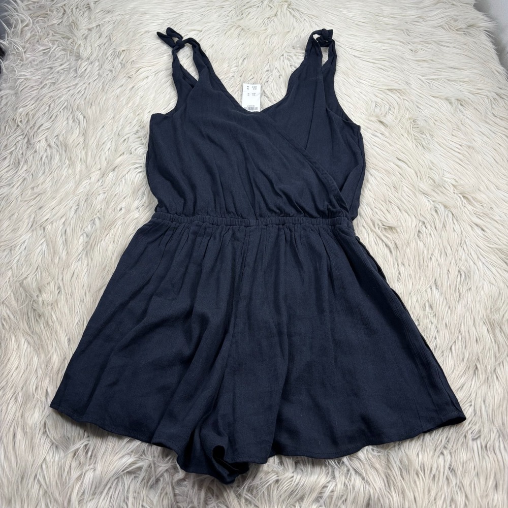 NWT Abercrombie & Fitch Women's MT Black Surplice Tie Strap Romper - Picture 7 of 7